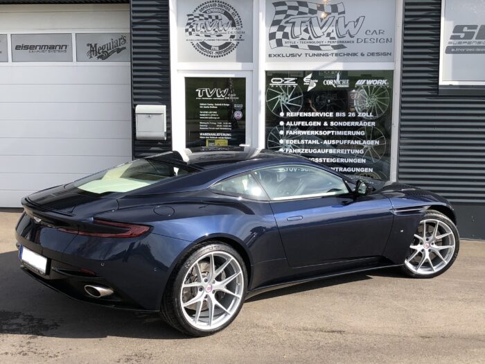 Aston Martin DB11
