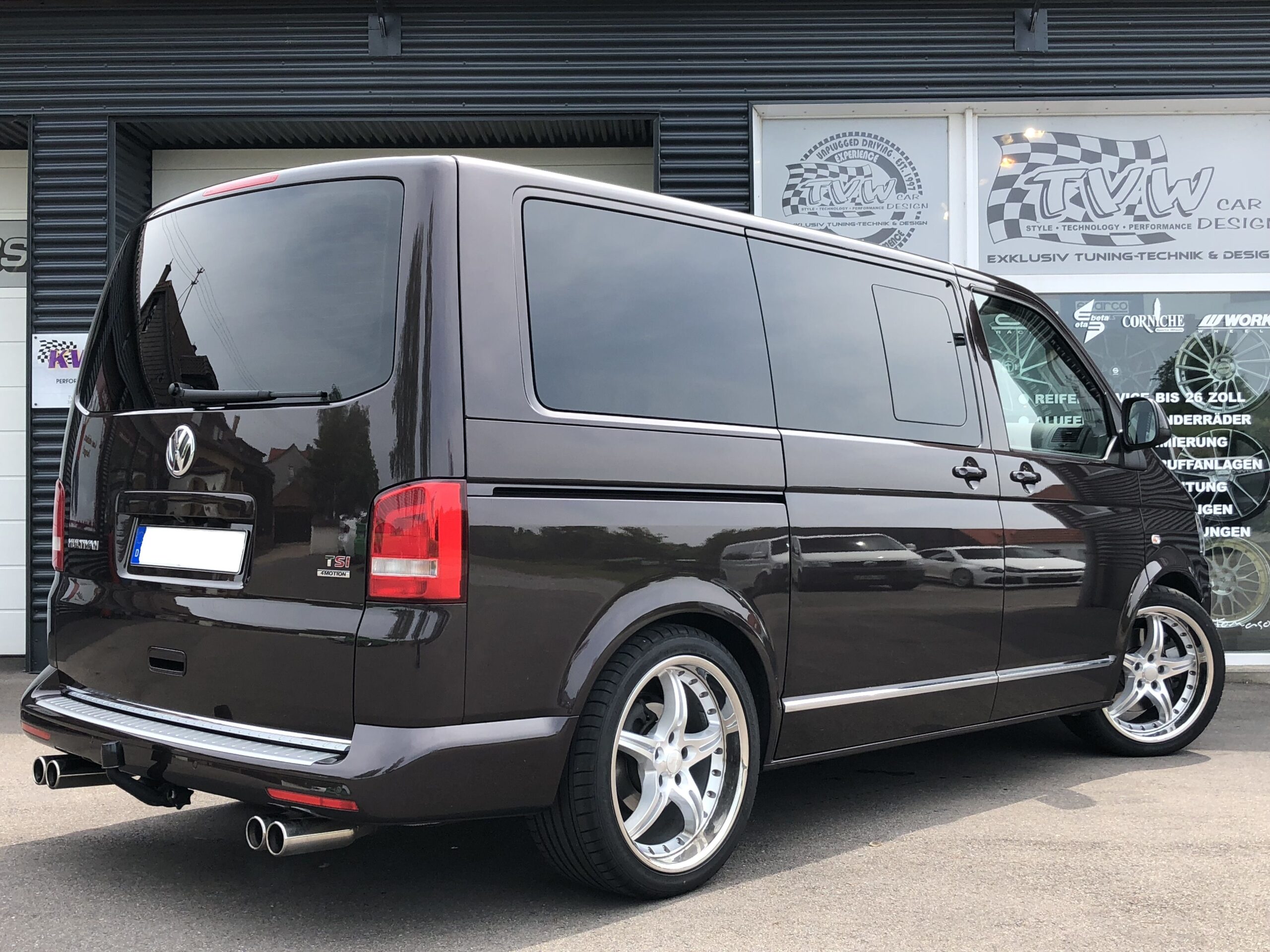 VW T5 Multivan von MR Car Design: Luftfahrwerk und 200 PS