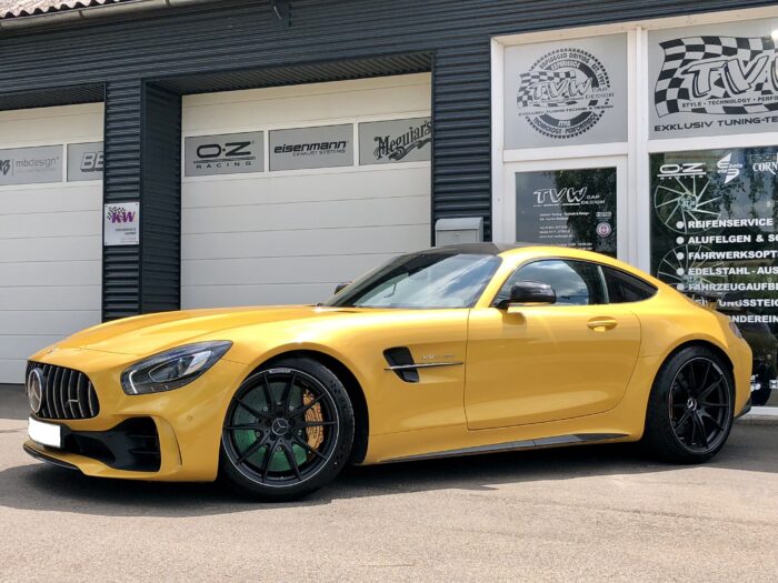 Mercedes AMG GT-R