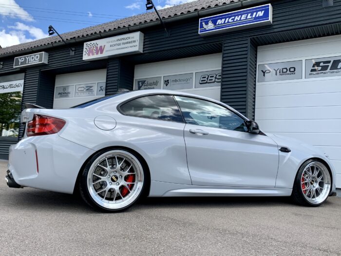 BMW M2 CS